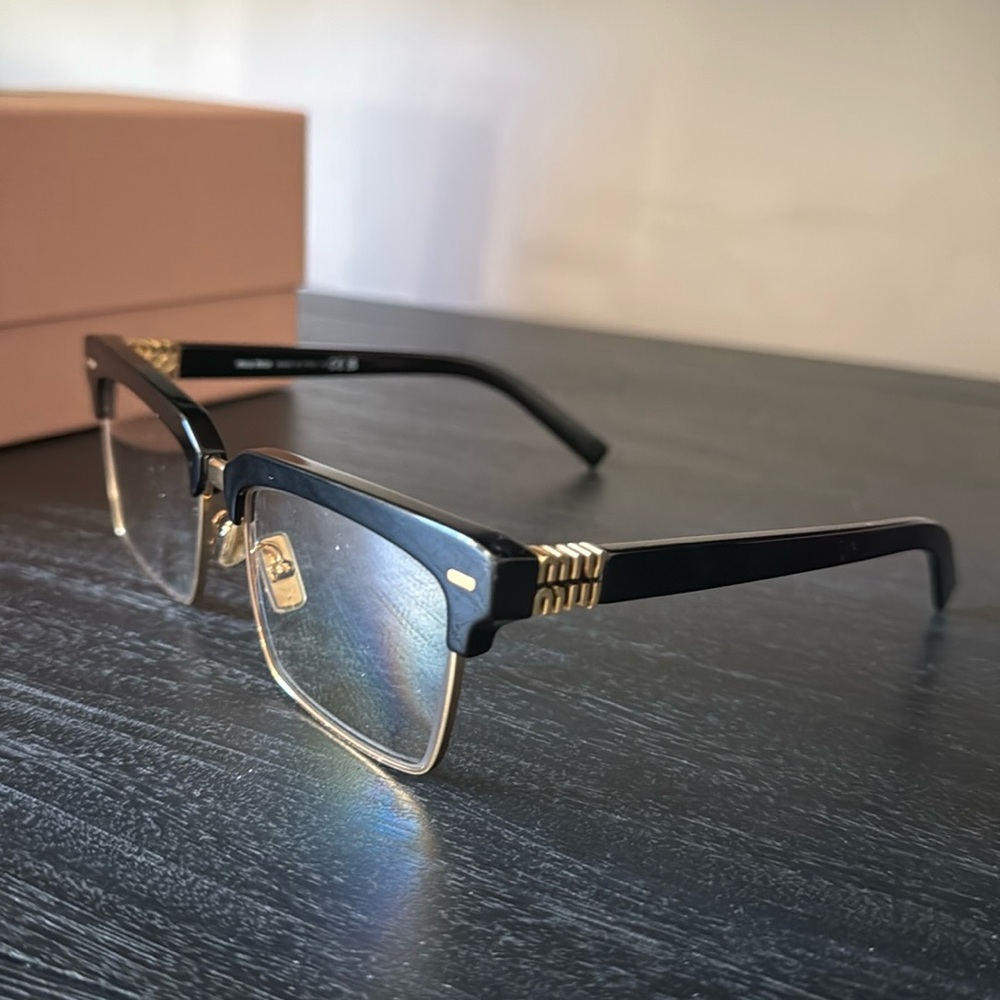 MIU MIU
ACETATE SQUARE SUNGLASSES